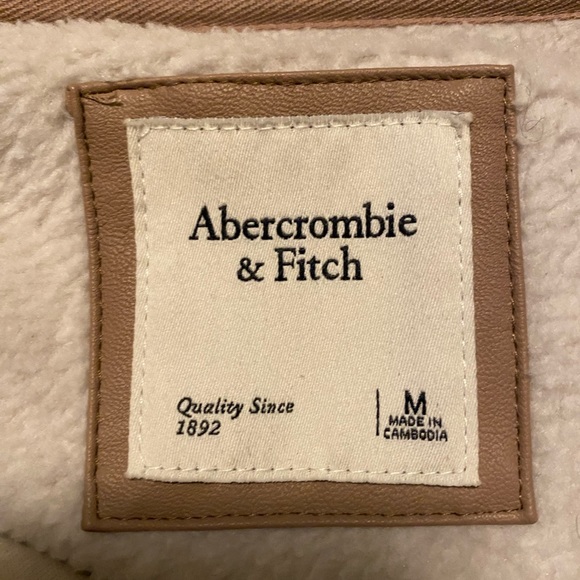 Abercrombie & Fitch Cream Fleece Quilted Pullover with Snap Neckline - Picture 3 of 3